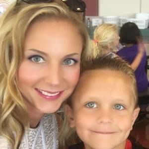 Meet your Posher, Raquel